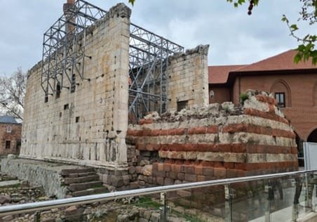 Augustus Tapınağı